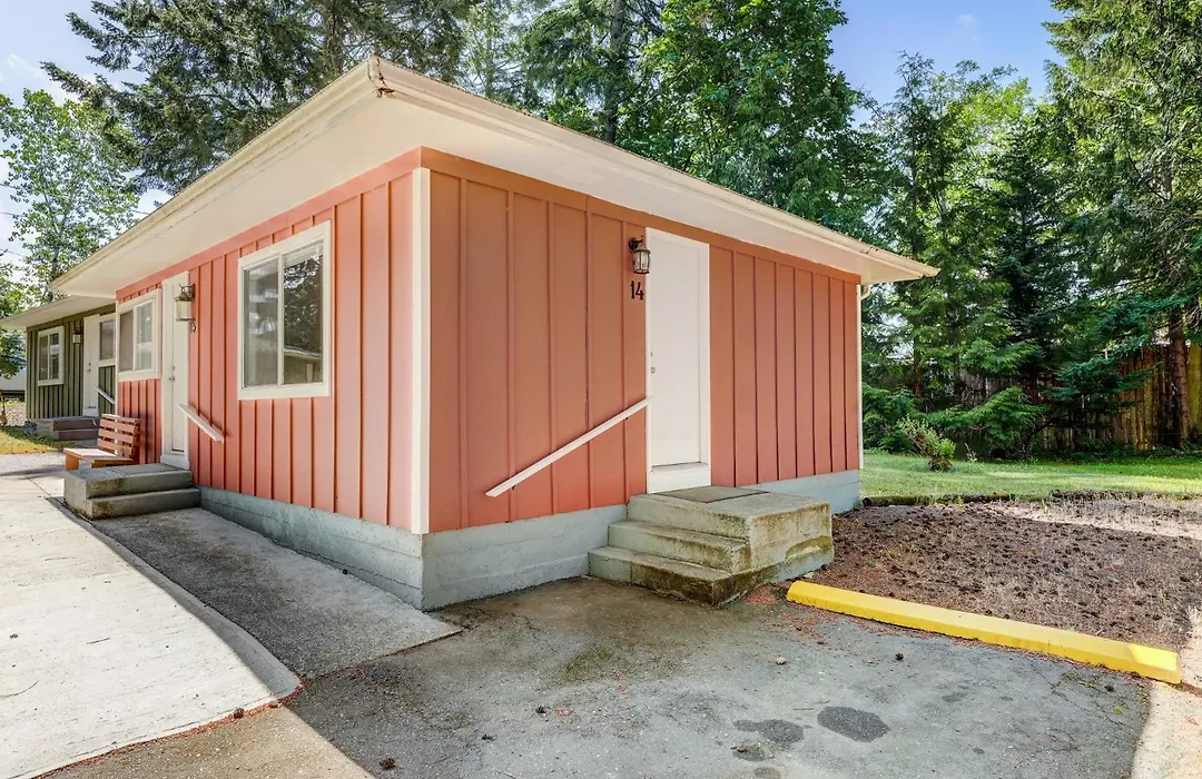 Malahat Bungalows Motel-1