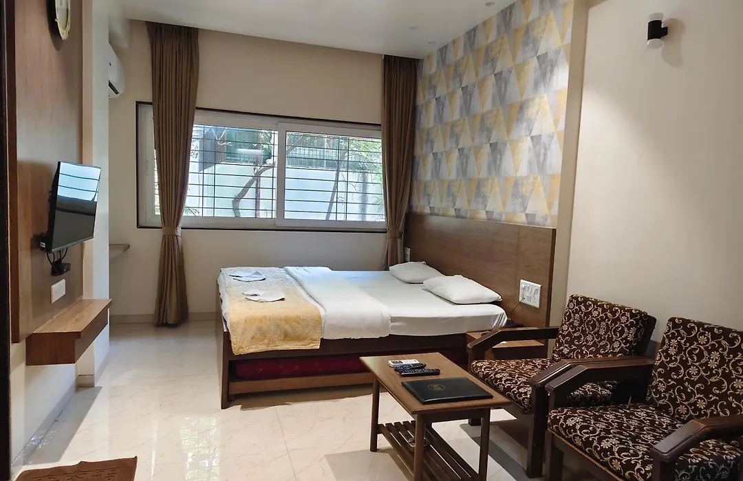 Hotel Shreyas-1