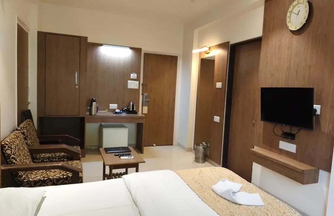 Hotel Shreyas-1