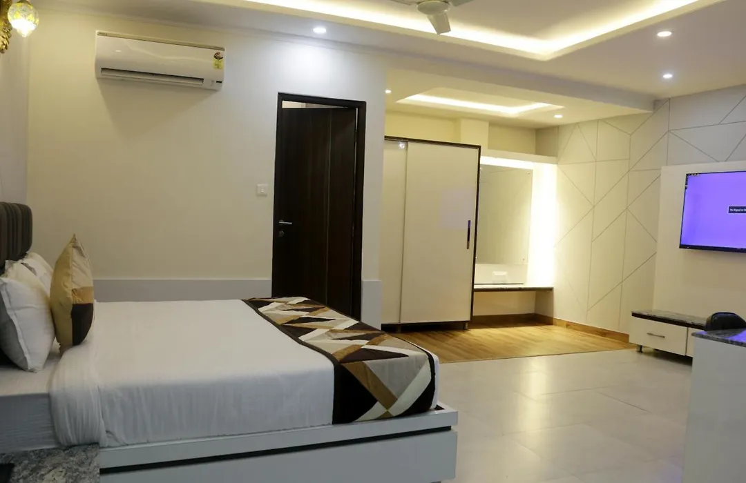 Hotel Mandi Heights - Bar, Fine Dining & Banquet Hall-1