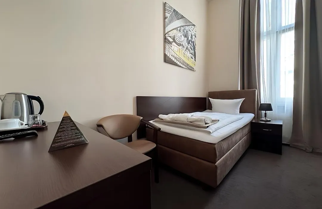 Upper Room Hotel Kurfürstendamm-1