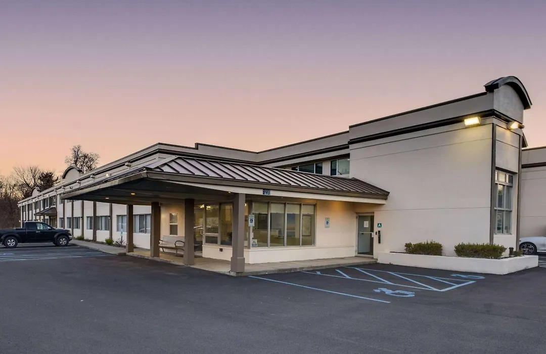 Days Inn By Wyndham Albany Suny-1