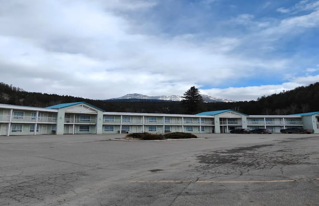 Ponderosa Motor Inn-1