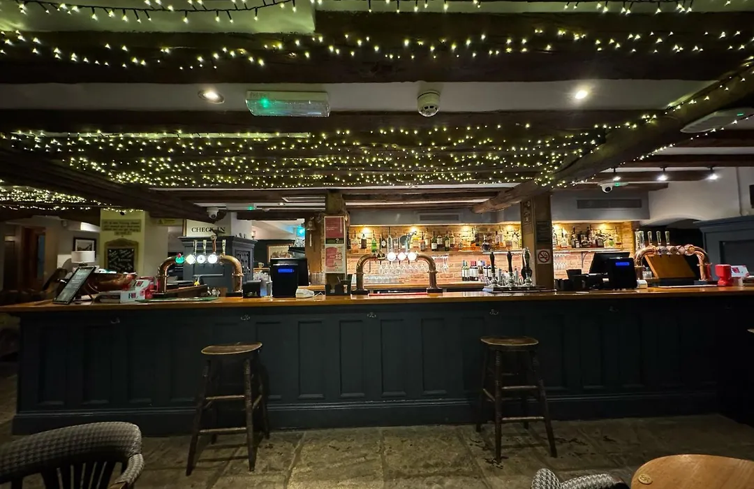 Oyo The Greyhound Inn-1