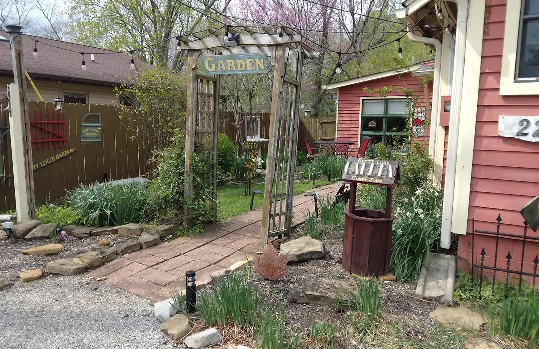 Betty Lous Garden-1