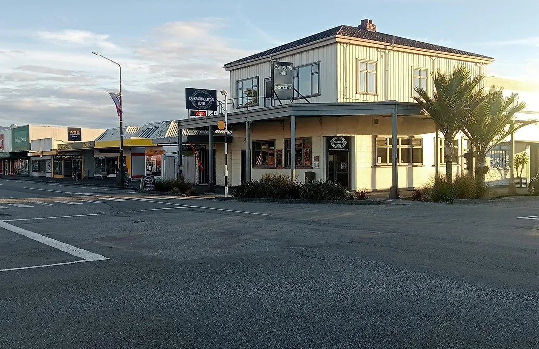 Cosmopolitan Hotel, Pub, Restaurant And Gaming Room-1