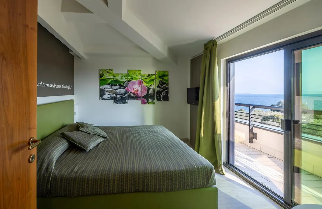 Hotel Ideal-1