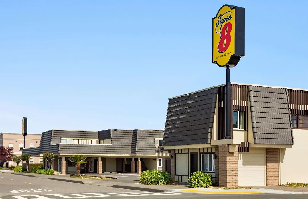 Super 8 By Wyndham Eureka-1