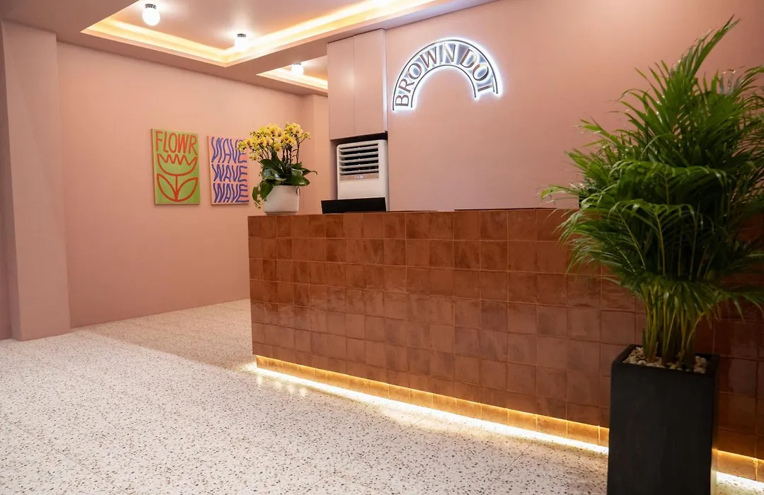 Brown Dot Hotel Saigon Airport-1