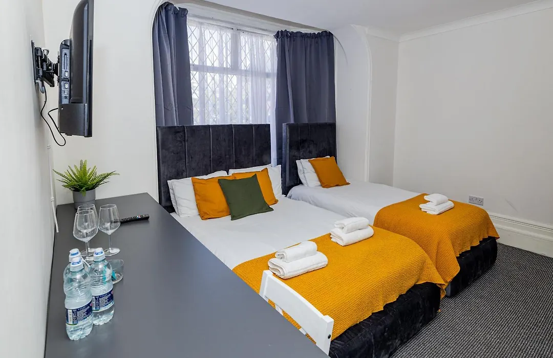 Woodford Hotel-1