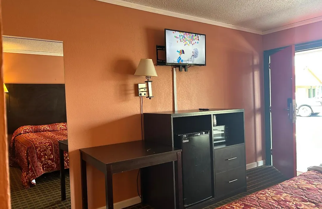Queen Elizabeth Motel-1