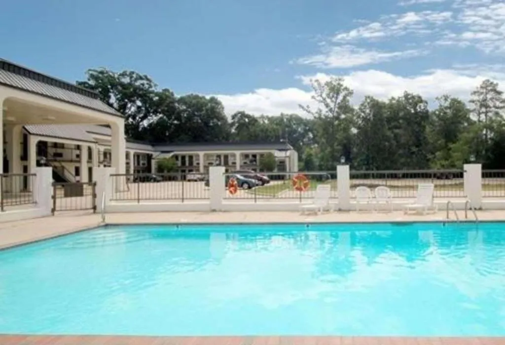 Econo Lodge Pearl - Jackson-1