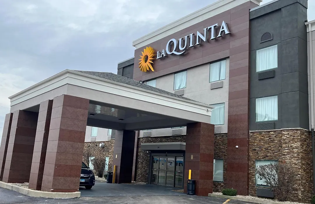 La Quinta Inn & Suits By Wyndham Pontoon Beach Il-1