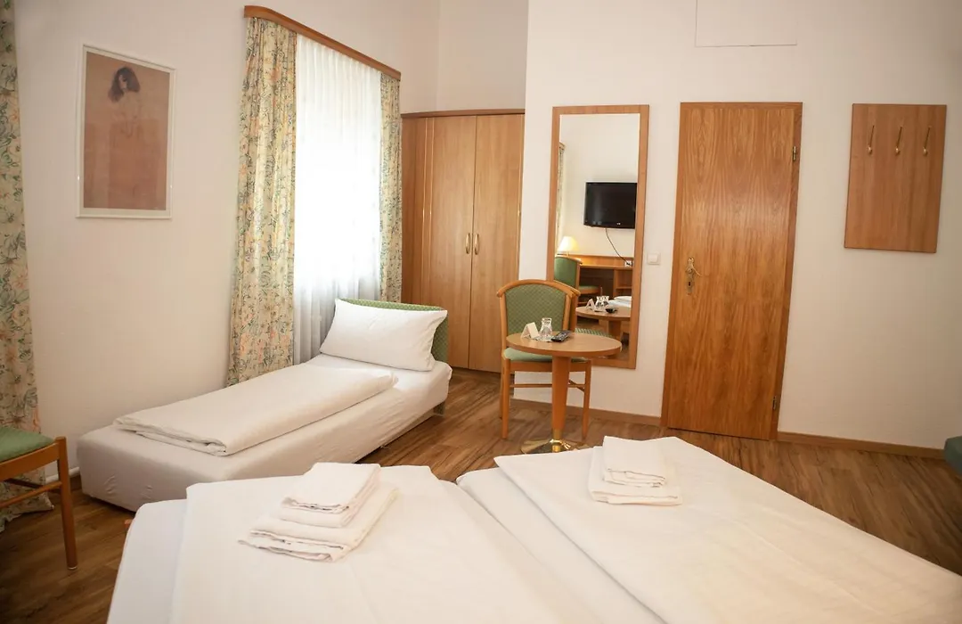 Hotel Moeve Garni-1