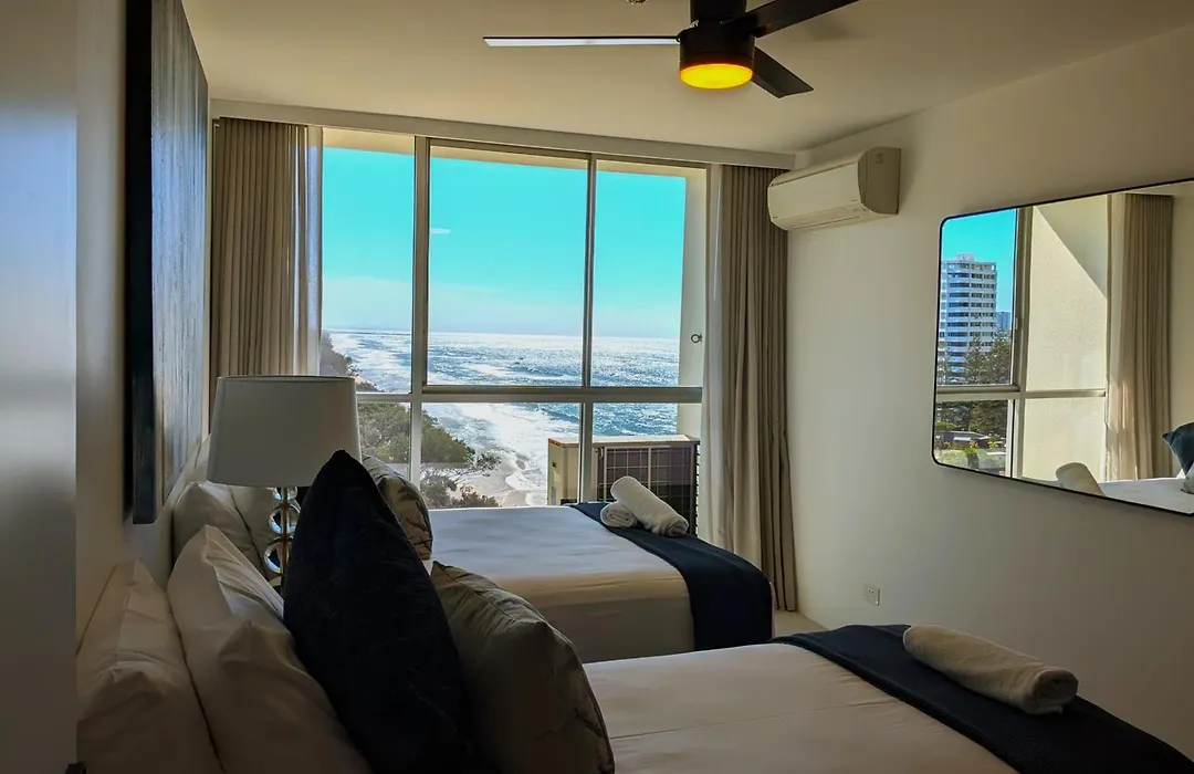 Golden Sands On The Beach - Absolute Beachfront Apartments-1