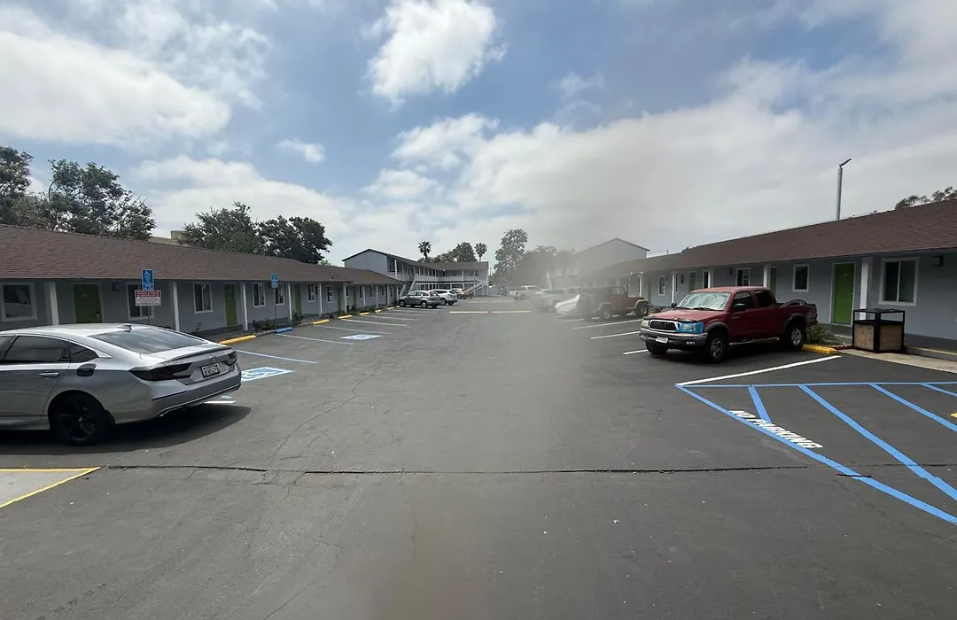 Hi-Way Host Motel-1