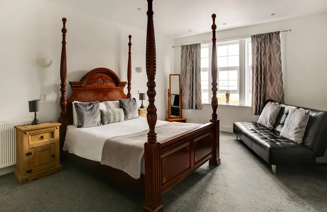 Oyo Gin House Hotel-1