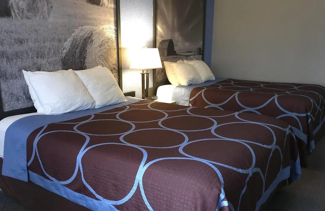 Super 8 By Wyndham Swift Current-1