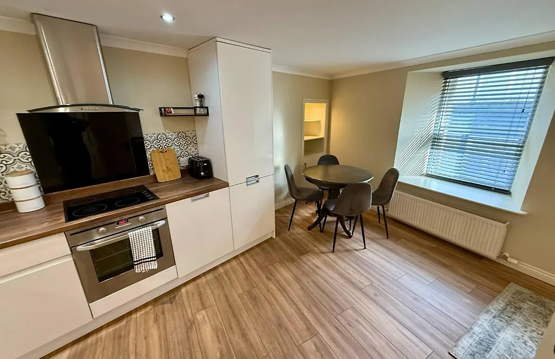 Airlie Arms Hotel-1