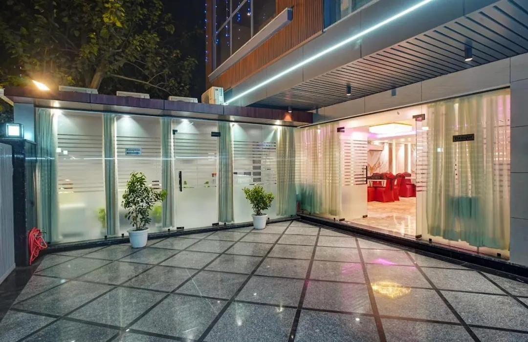 Hotel Elite Grand Near Kailash Hospital-1