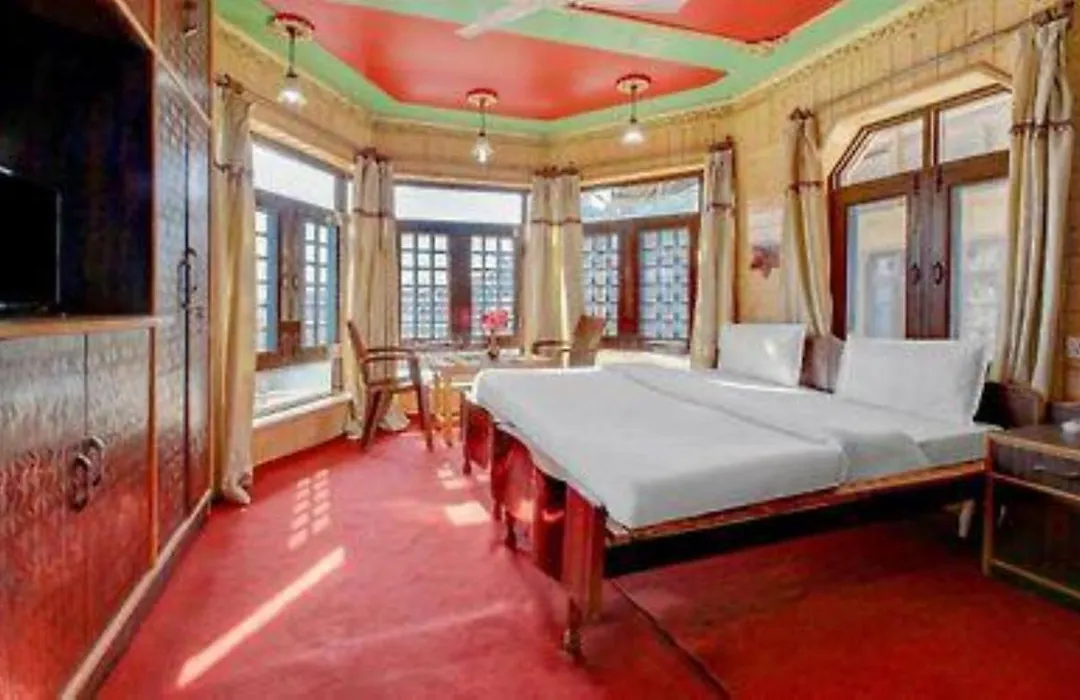 Hotel Nishat Lake View Resorts Srinagar-1