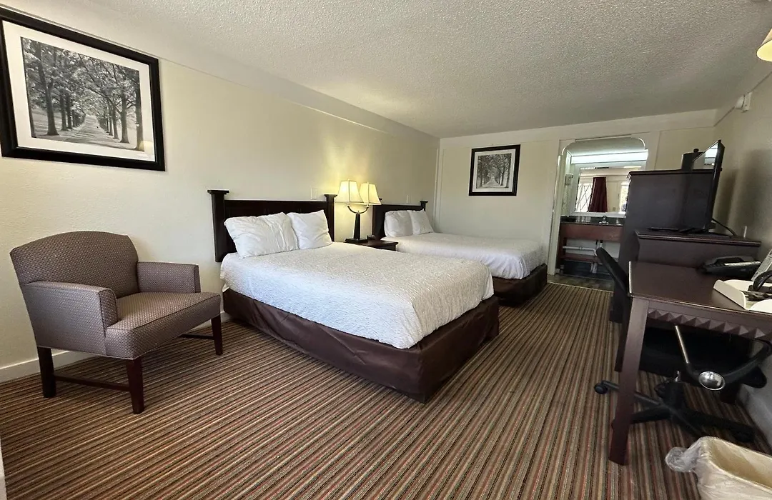 Knights Inn Somerset-1