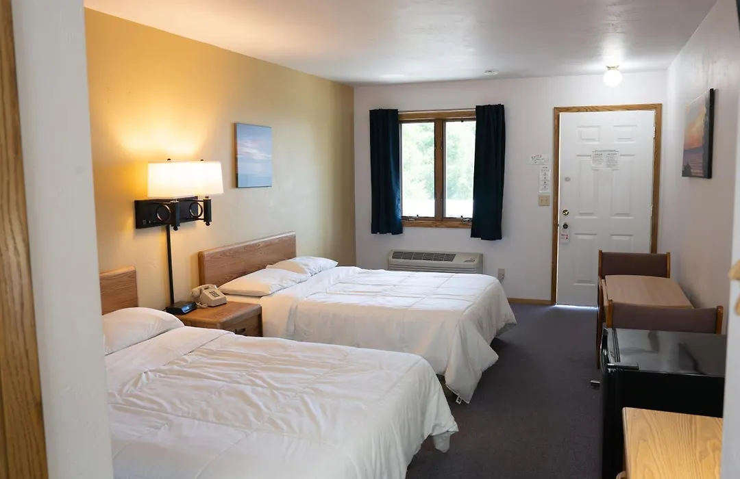 Square Rigger Lodge-1
