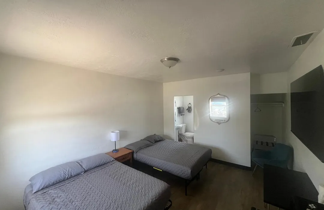 Mac'S Motel-1
