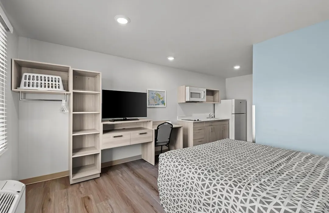 Woodspring Suites Coralville Iowa City-1