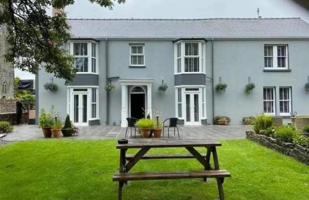 Oyo Lamphey Hall-1