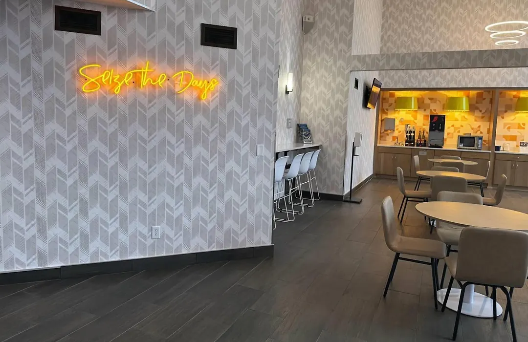 Days Inn & Suites By Wyndham Wausau-1