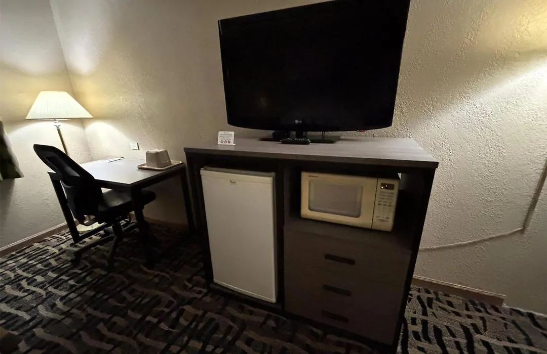 Super 8 By Wyndham Mclean/Bloomington Sw-1