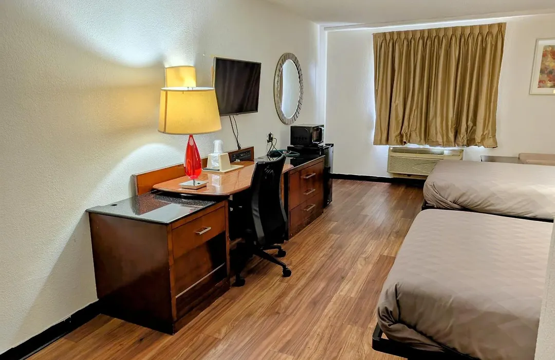 Travelodge By Wyndham Forsyth-1