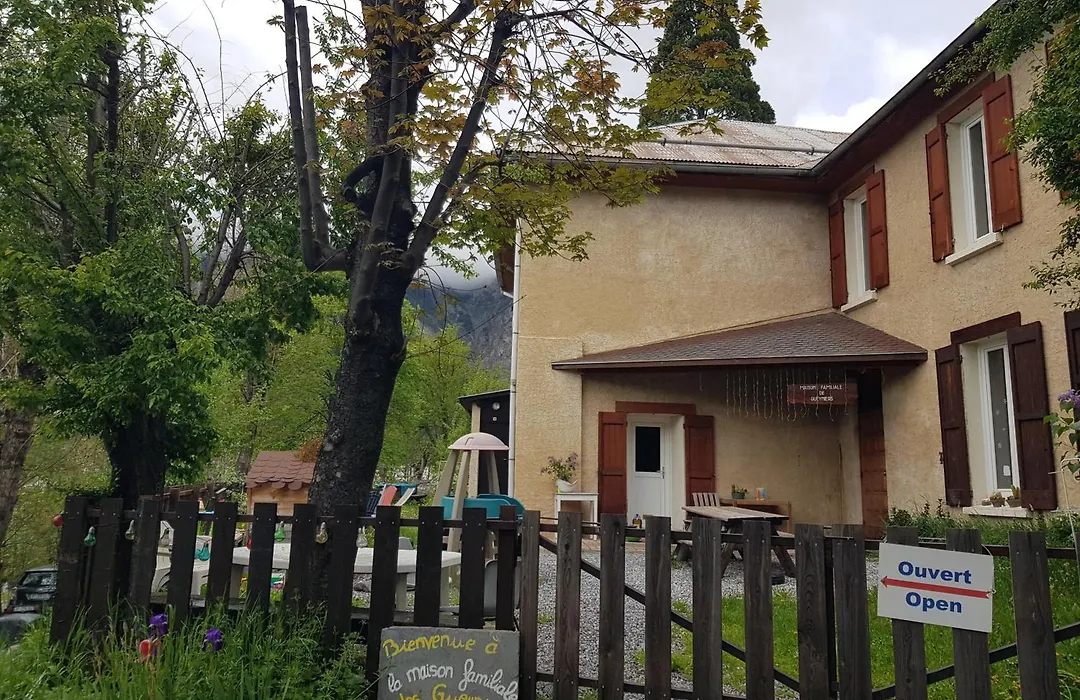 Maison familiale des Gueyniers-1