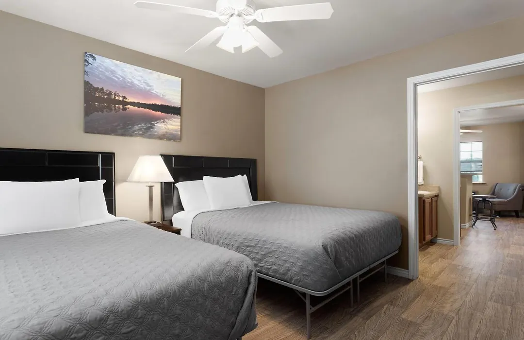 Eagle'S Den Suites Andrews A Travelodge By Wyndham-1