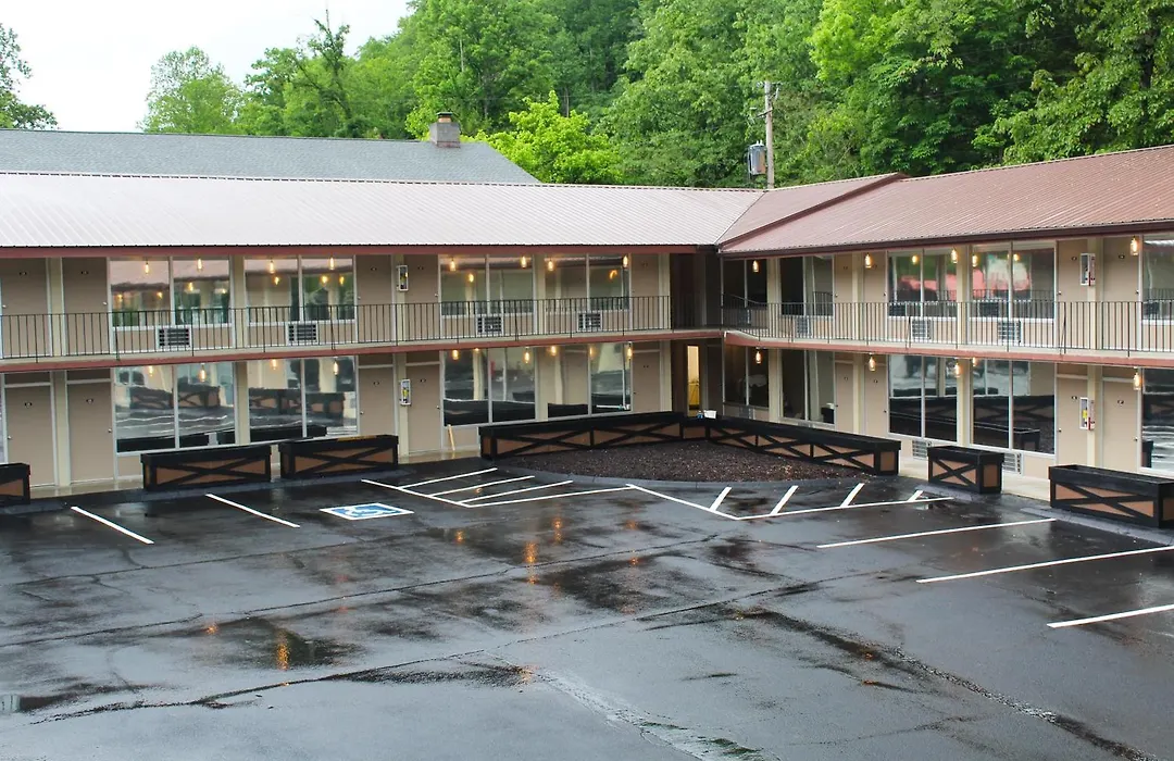 Sleepy Bear Motel-1