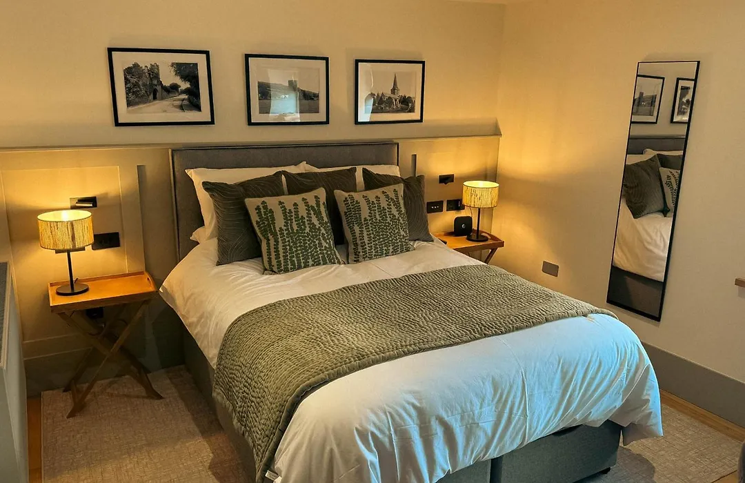Rooms At The Vine Tree-1