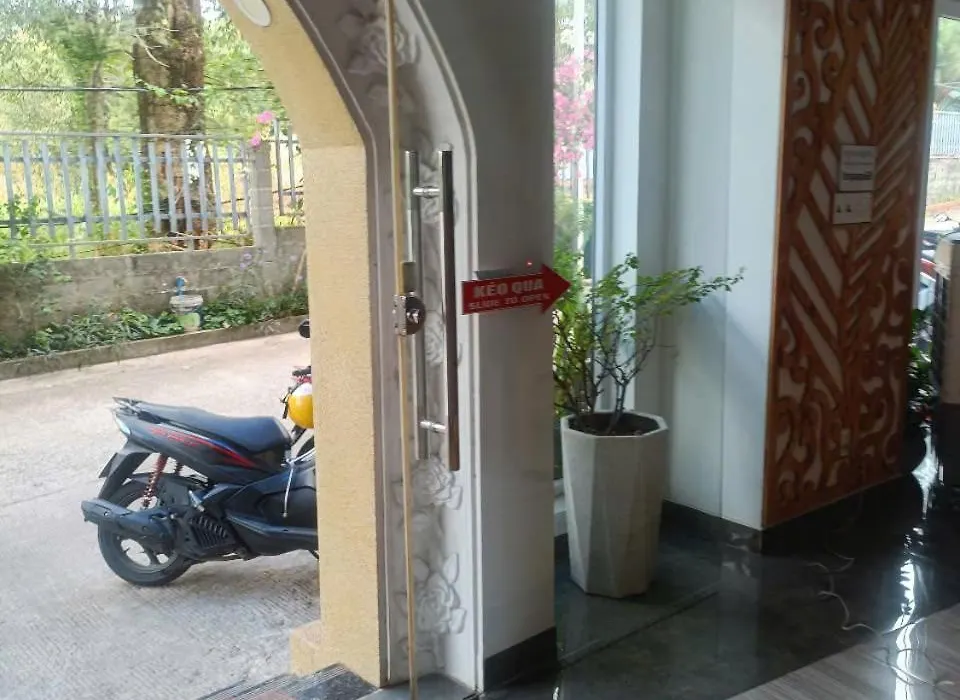 Holiday Hotel-1