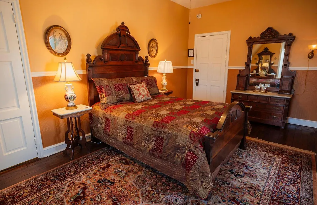 Gifford-Risley House Bed And Breakfast-1