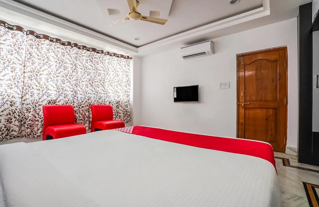 Hotel O Mint Leaves Near Alcazar Mall-1