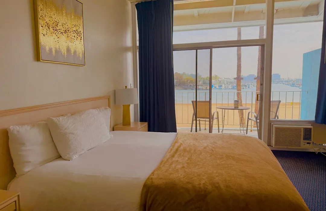 Foghorn Harbor Inn-1