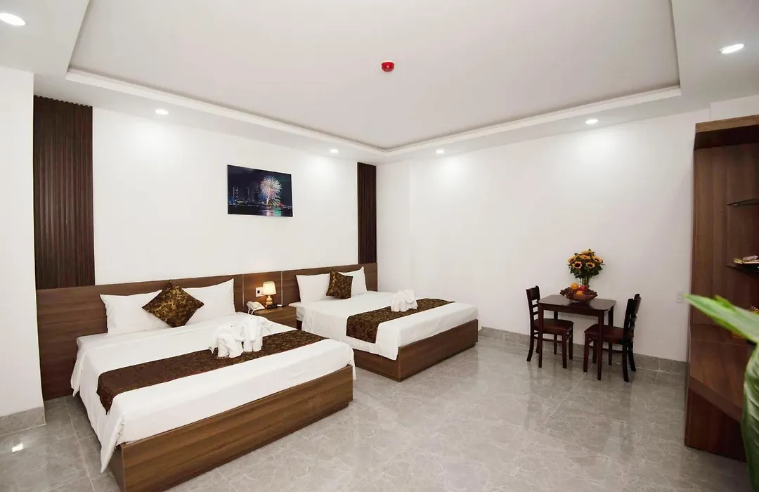 Miss Hotel-1