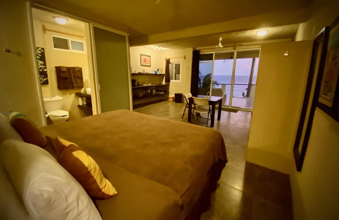 Casablanca Guest House - Adults Only - Starlink Internet!-1