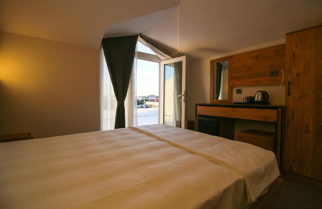Kaya Hotel Saw-1