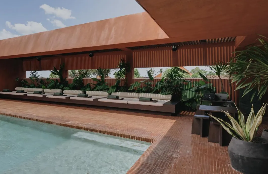 Further Hotel-1