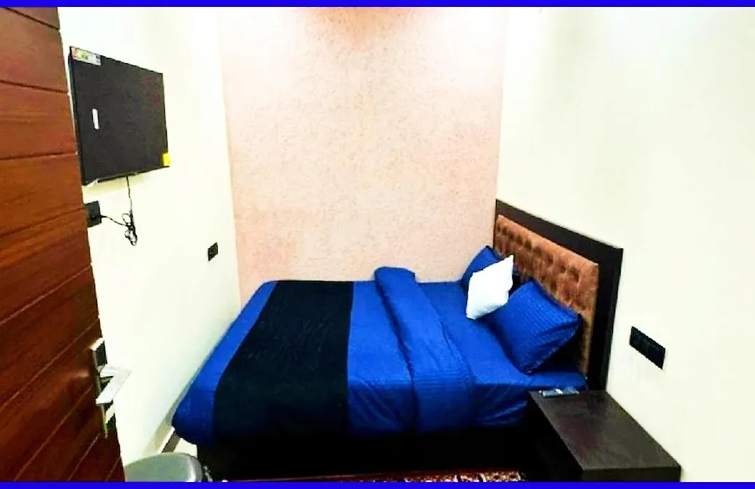 Nainital Hotel Uk Inn Near Bus Stop - View And Mountain Valley View - Wi Fi - Room Service Available - Best Homestay-1