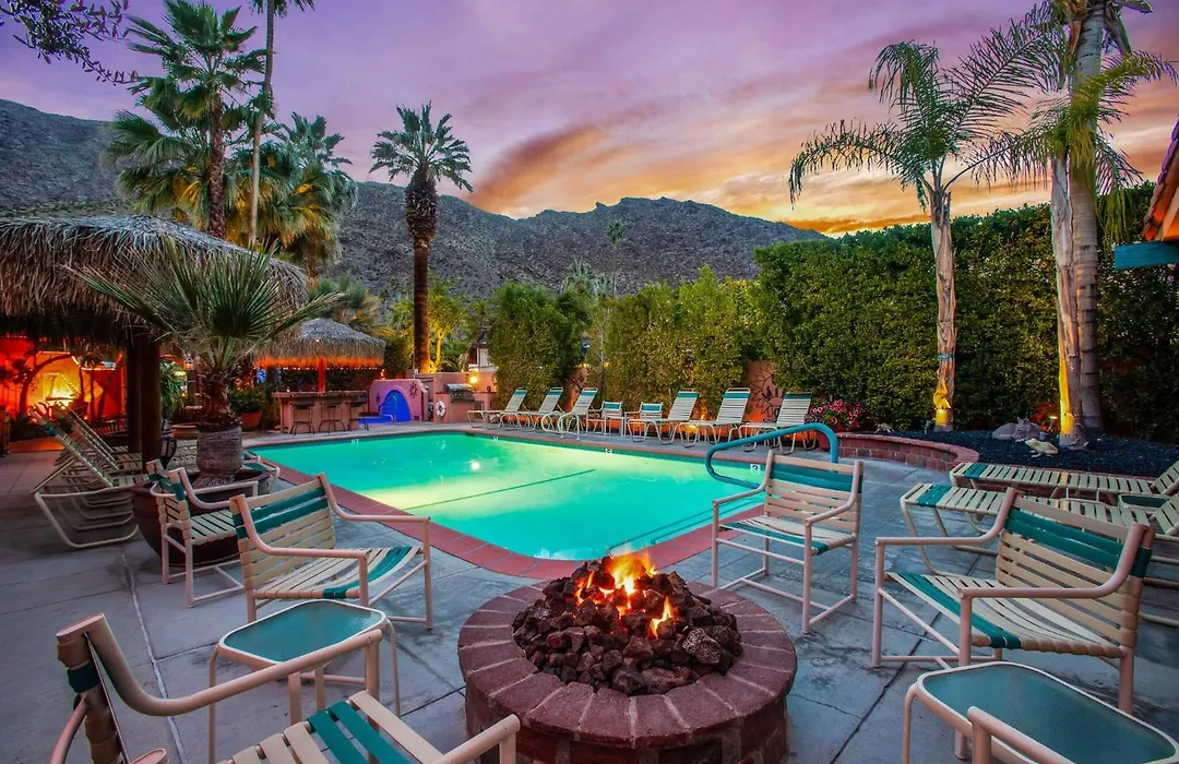 Coyote Inn - 21 And Over - A Town & Desert Boutique Hotel-1