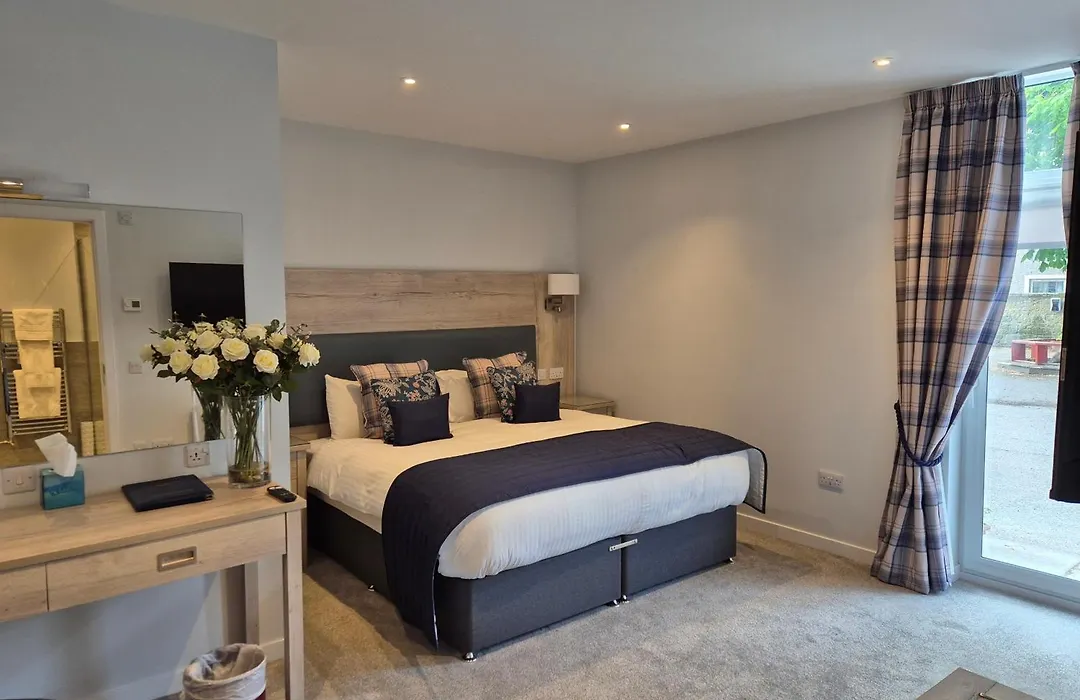 Sunninghill Hotel-1