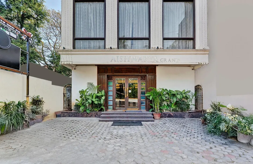 Treebo Aishwarya Grand - 4 Km From Promenade Beach-1