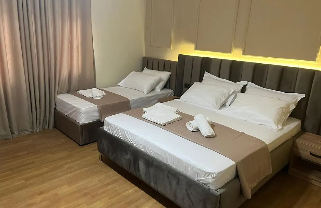 Eriks Rooms-1